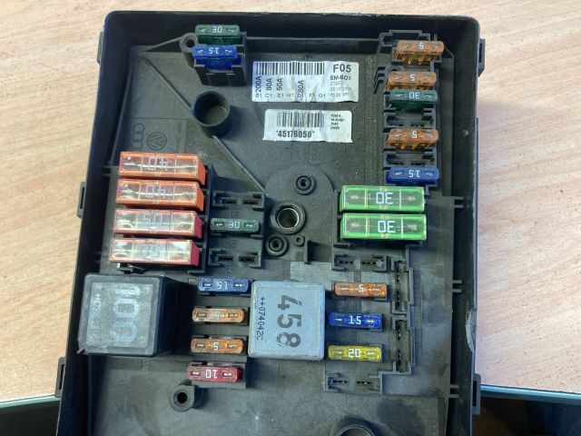 bontott VW GOLF V Biztosítéktábla Motortér