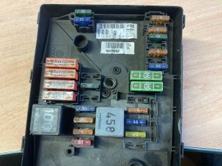 bontott VW GOLF V Biztosítéktábla Motortér