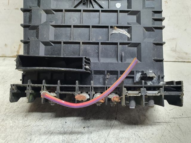 bontott VW GOLF V Biztosítéktábla Motortér