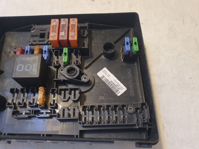 bontott VW GOLF V Biztosítéktábla Motortér