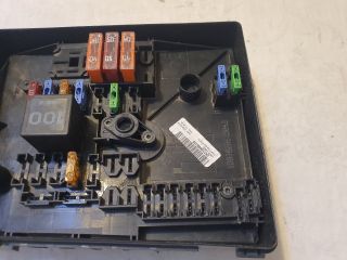 bontott VW GOLF V Biztosítéktábla Motortér