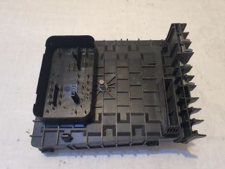 bontott VW GOLF V Biztosítéktábla Motortér