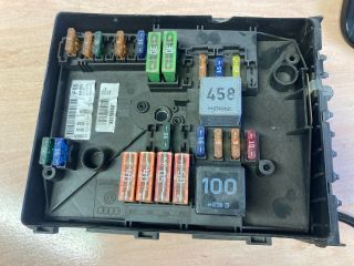 bontott VW GOLF V Biztosítéktábla Motortér