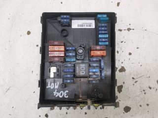 bontott VW GOLF V Biztosítéktábla Motortér