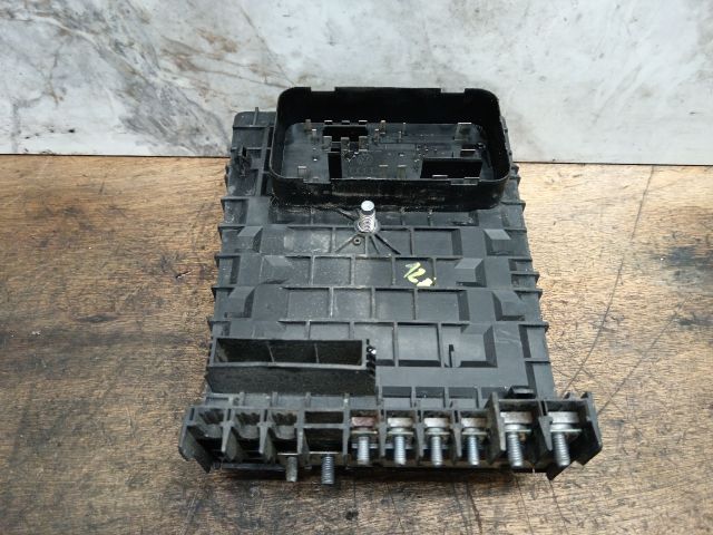 bontott VW GOLF V Biztosítéktábla Motortér