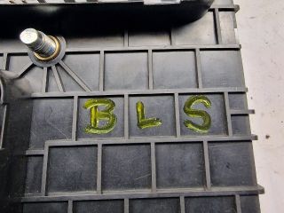 bontott VW GOLF V Biztosítéktábla Motortér