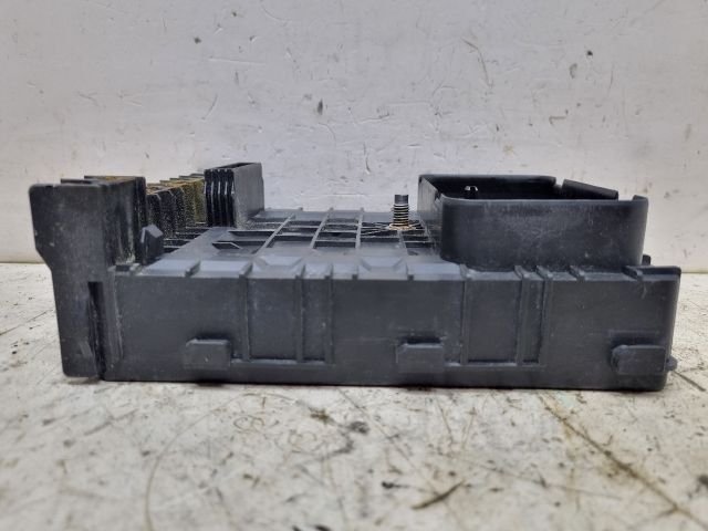 bontott VW GOLF V Biztosítéktábla Motortér