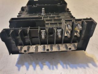 bontott VW GOLF V Biztosítéktábla Motortér