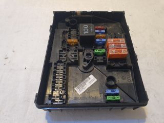 bontott VW GOLF V Biztosítéktábla Motortér