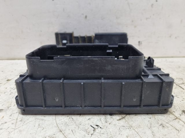 bontott VW GOLF V Biztosítéktábla Motortér