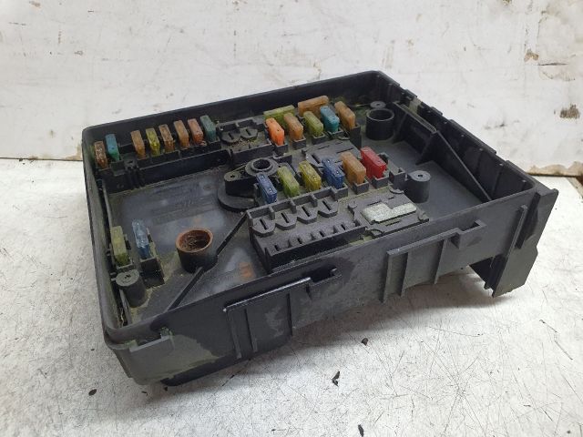 bontott VW GOLF V Biztosítéktábla Motortér