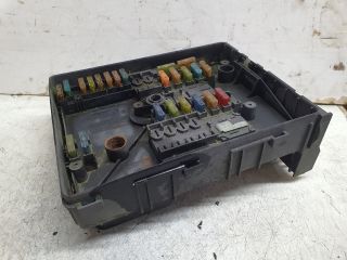 bontott VW GOLF V Biztosítéktábla Motortér