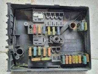 bontott VW GOLF V Biztosítéktábla Motortér