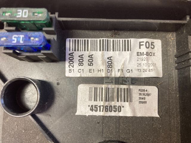 bontott VW GOLF V Biztosítéktábla Motortér