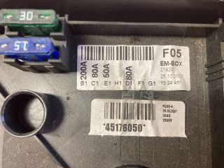 bontott VW GOLF V Biztosítéktábla Motortér