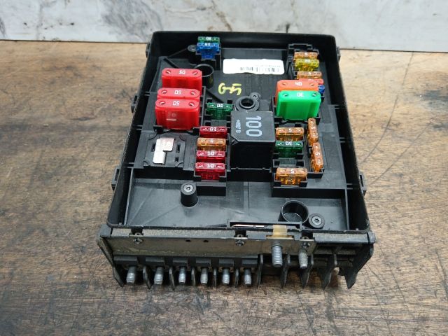 bontott VW GOLF V Biztosítéktábla Motortér