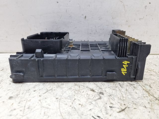 bontott VW GOLF V Biztosítéktábla Motortér