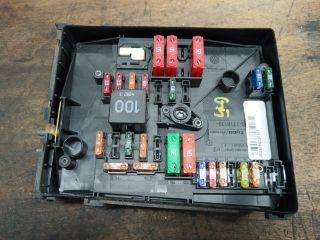 bontott VW GOLF V Biztosítéktábla Motortér