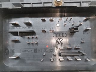 bontott VW GOLF V Biztosítéktábla Motortér