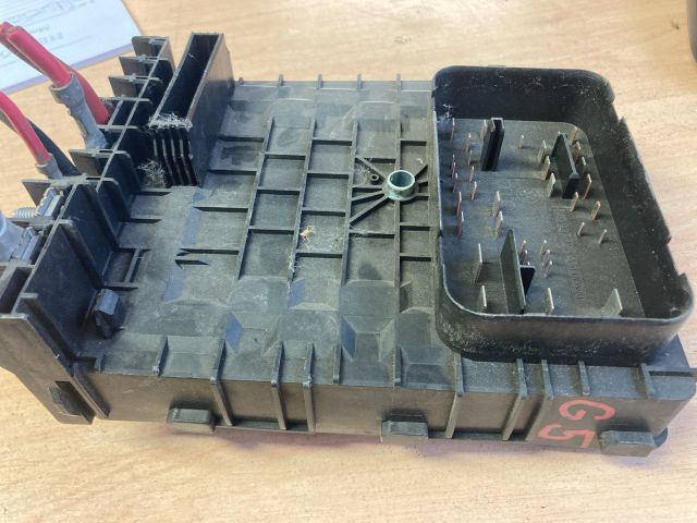 bontott VW GOLF V Biztosítéktábla Motortér