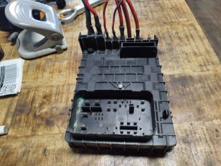 bontott VW GOLF V Biztosítéktábla Motortér