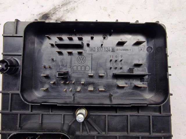 bontott VW GOLF V Biztosítéktábla Motortér