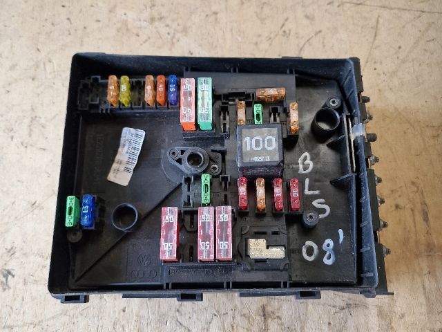 bontott VW GOLF V Biztosítéktábla Motortér