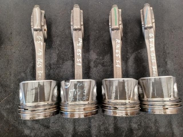 bontott VW GOLF V Dugattyú