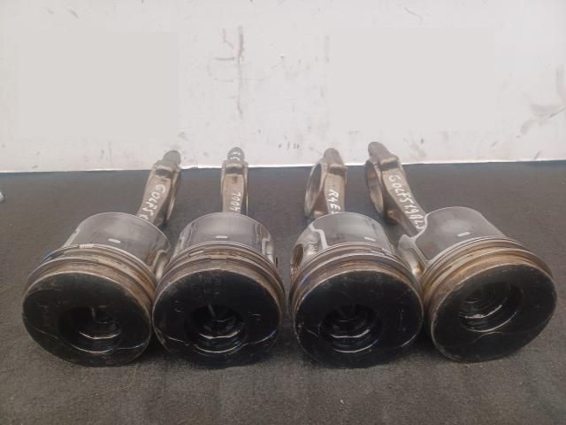 bontott VW GOLF V Dugattyú