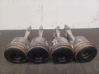 bontott VW GOLF V Dugattyú