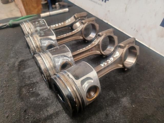 bontott VW GOLF V Dugattyú