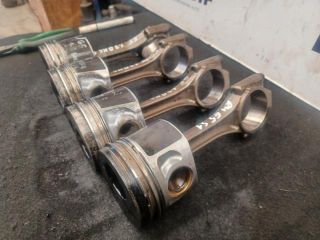 bontott VW GOLF V Dugattyú