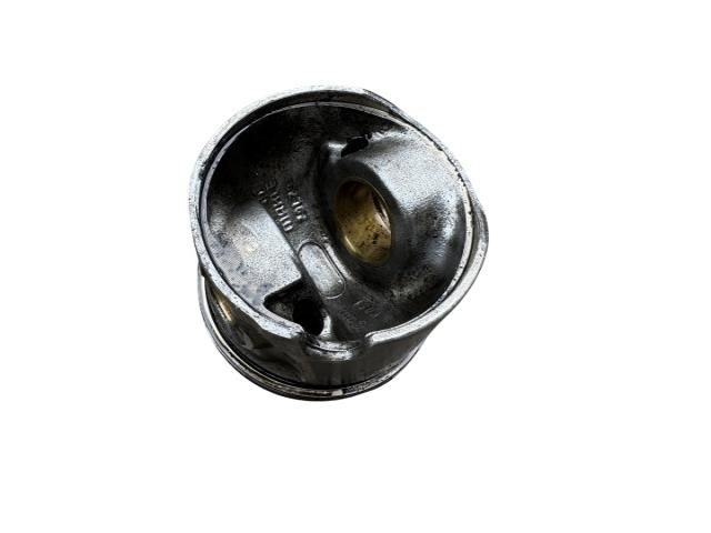 bontott VW GOLF V Dugattyú