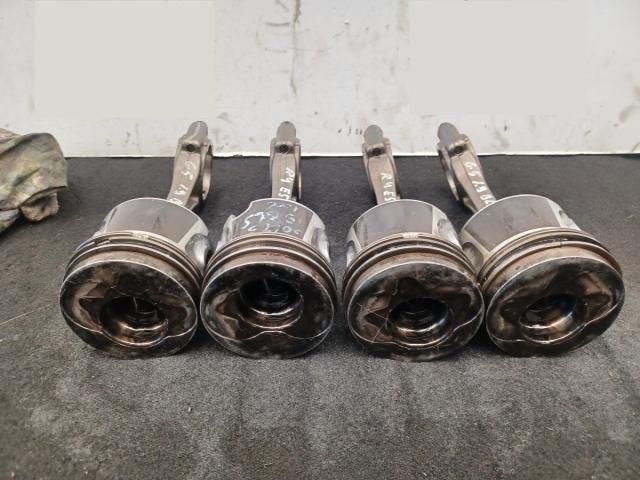 bontott VW GOLF V Dugattyú