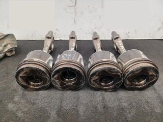 bontott VW GOLF V Dugattyú