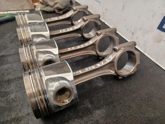 bontott VW GOLF V Dugattyú