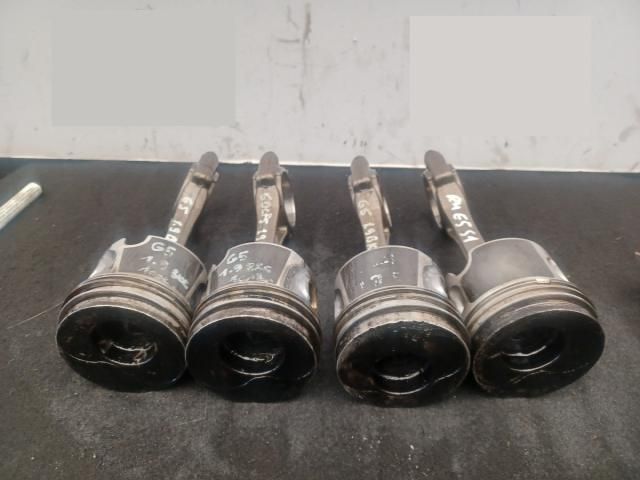 bontott VW GOLF V Dugattyú