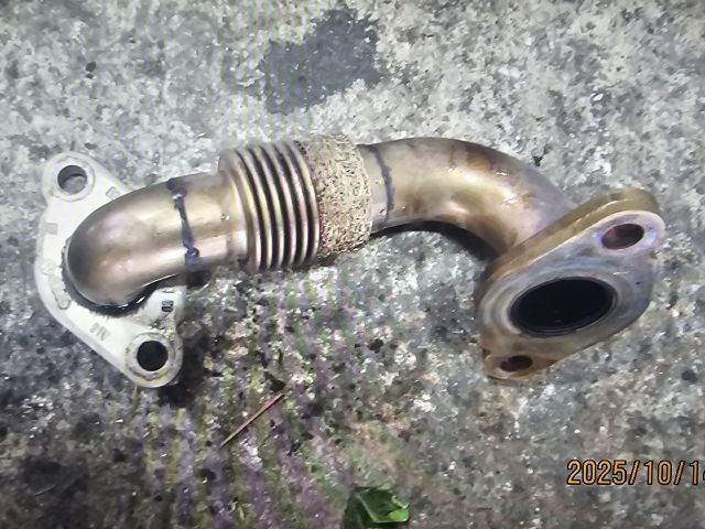 bontott VW GOLF V EGR Hűtő Cső