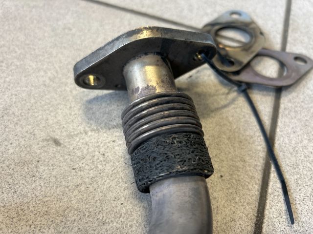 bontott VW GOLF V EGR Hűtő Cső