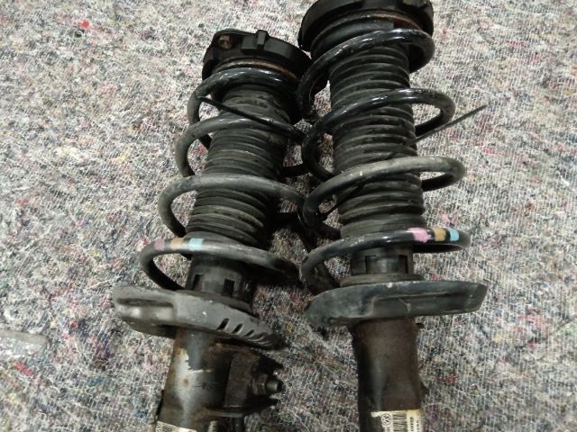 bontott VW GOLF V Első Lengéscsillapító Pár