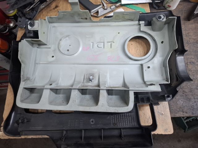 bontott VW GOLF V Felső Motorburkolat