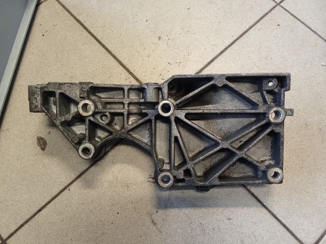 bontott VW GOLF V Generátor Tartó Bak