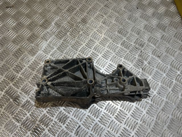 bontott VW GOLF V Generátor Tartó Bak