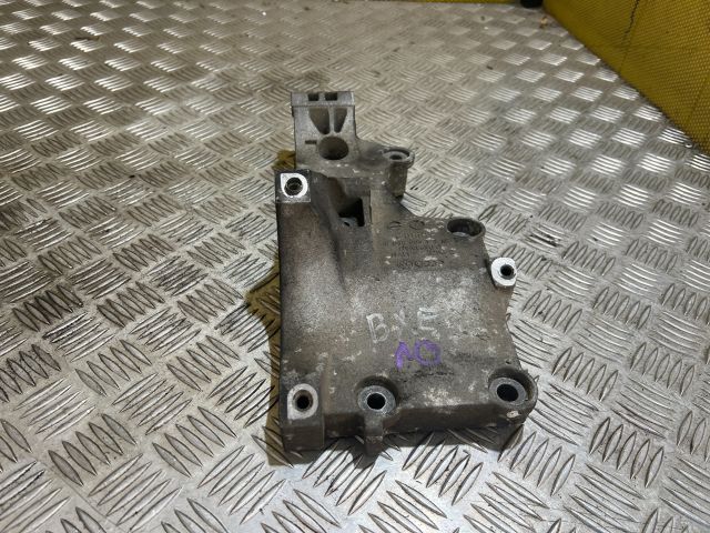 bontott VW GOLF V Generátor Tartó Bak