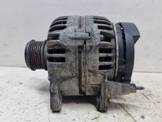 bontott VW GOLF V Generátor