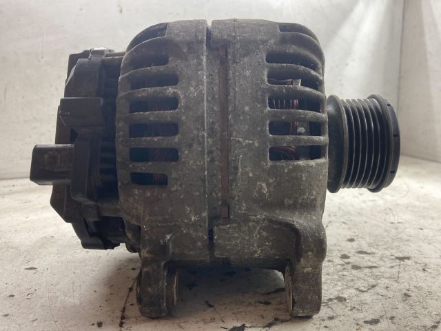 bontott VW GOLF V Generátor