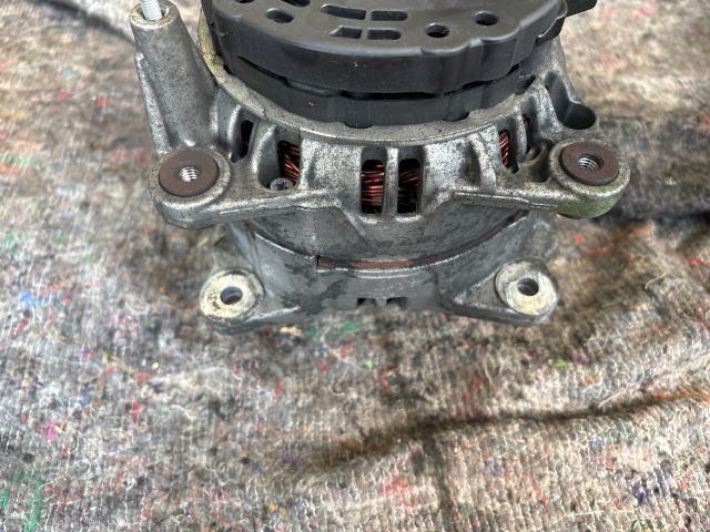 bontott VW GOLF V Generátor