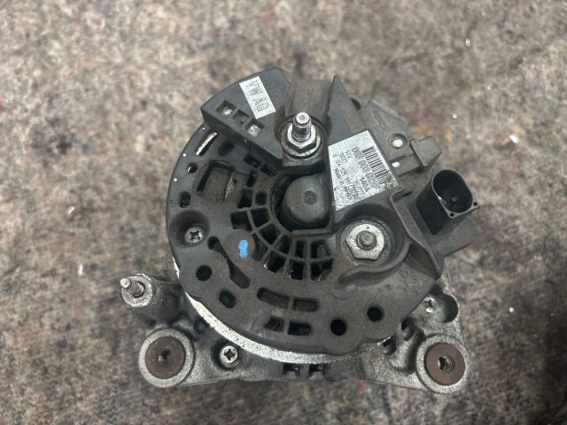 bontott VW GOLF V Generátor