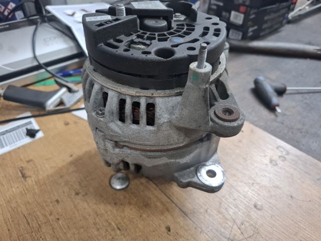 bontott VW GOLF V Generátor