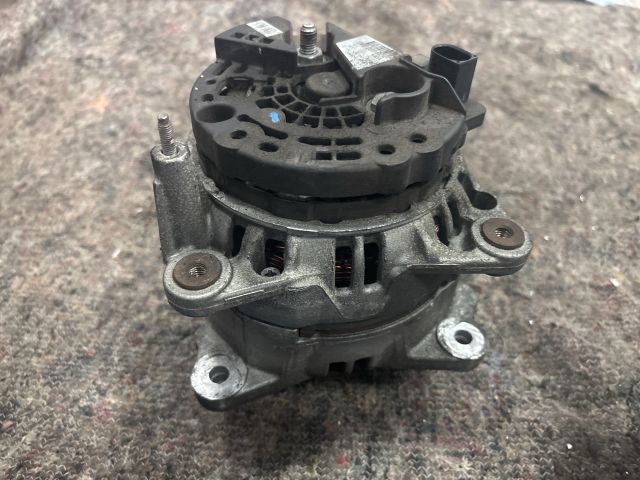 bontott VW GOLF V Generátor